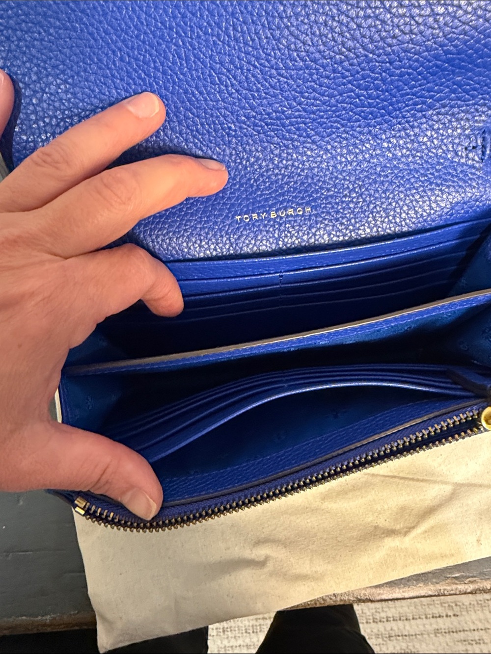 Tory Burch Cobalt Blue Crossbody with Gold Hardware, Detachable Strap & Dust Bag - Picture 7 of 10